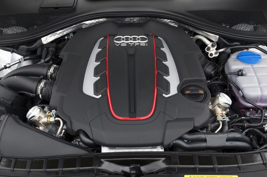 Моторный отсек Audi S7 Sportback 2012 года  (UK) (фото 9 из 17)